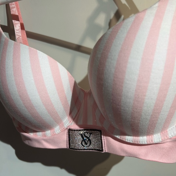 Victoria’s Secret THE T-SHIRT
Perfect Shape Shine Patch Push-Up Bra - Picture 3 of 6